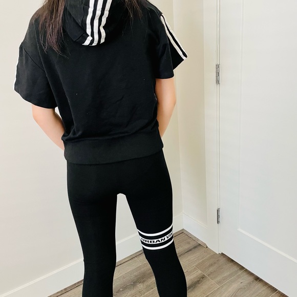 Sport top (mirror defect) + tight pant - Picture 3 of 3